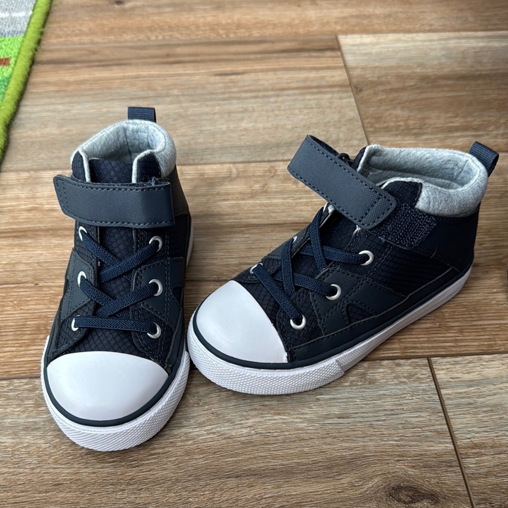 The children’s place Navy blue high tops. NWOT